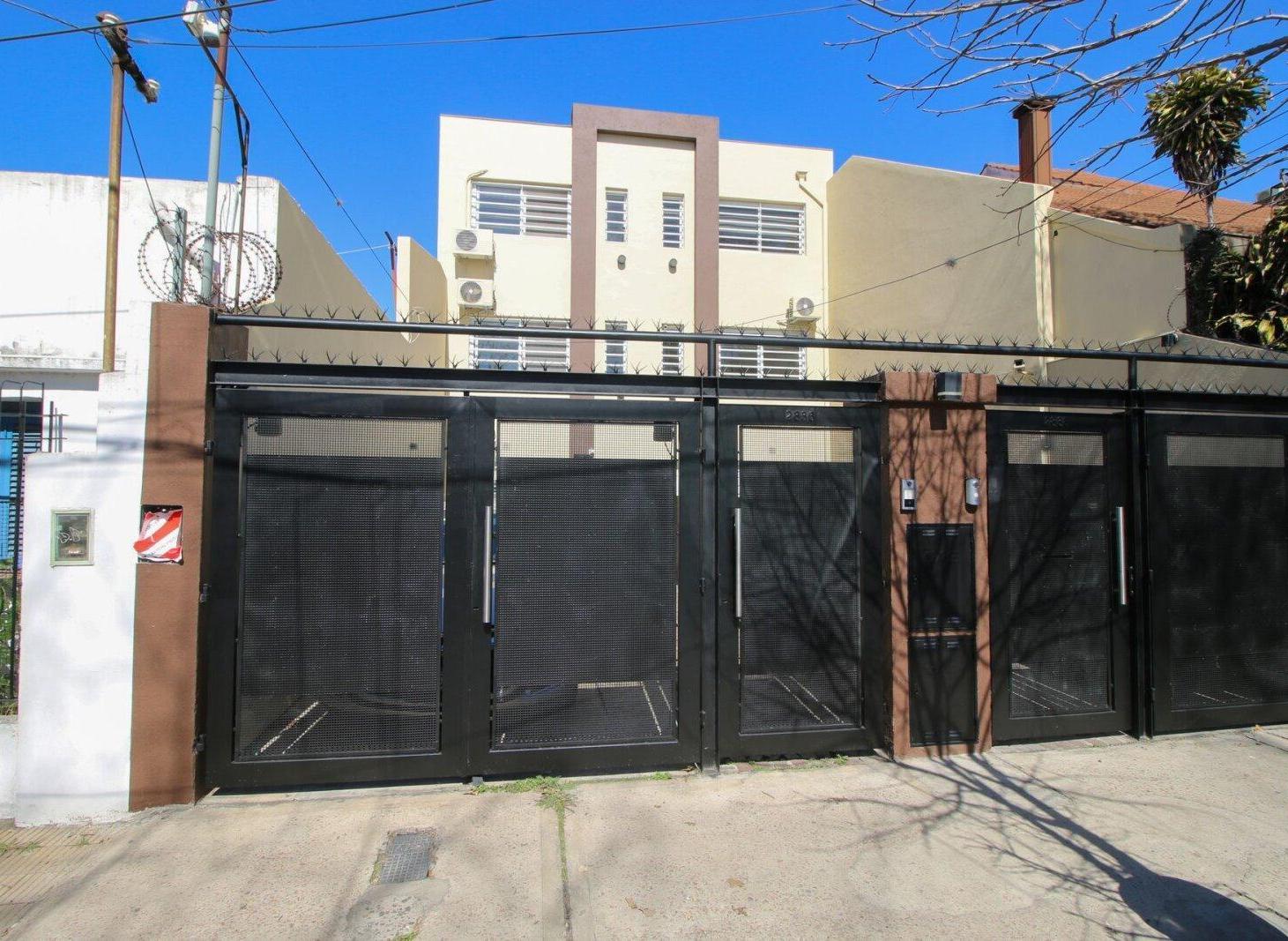 Foto de VENTA | CASA DUPLEX | 6AMB FLORIDA | JARDIN Y PILETA, imagen 2