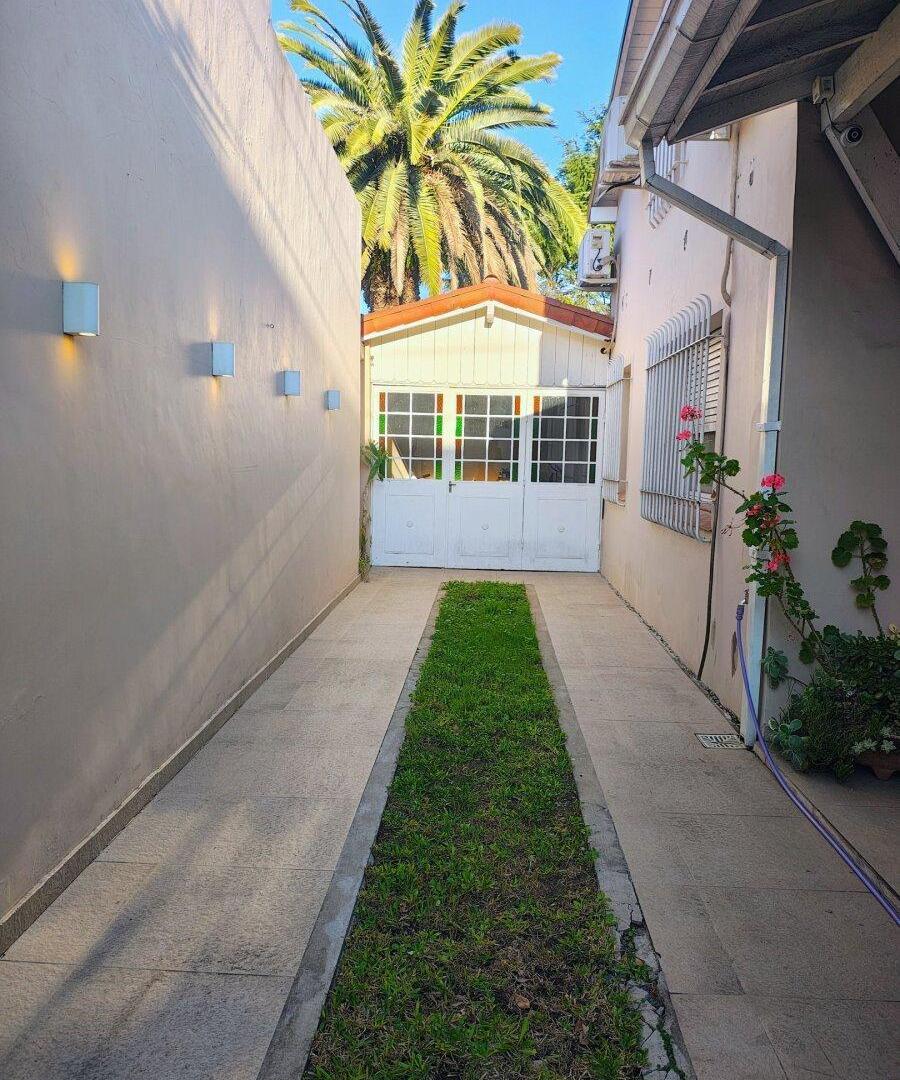 Foto de VENTA CASA 4 AMB VILLA BALLESTER. LOTE PROPIO Con Cochera, parrilla y, imagen 3