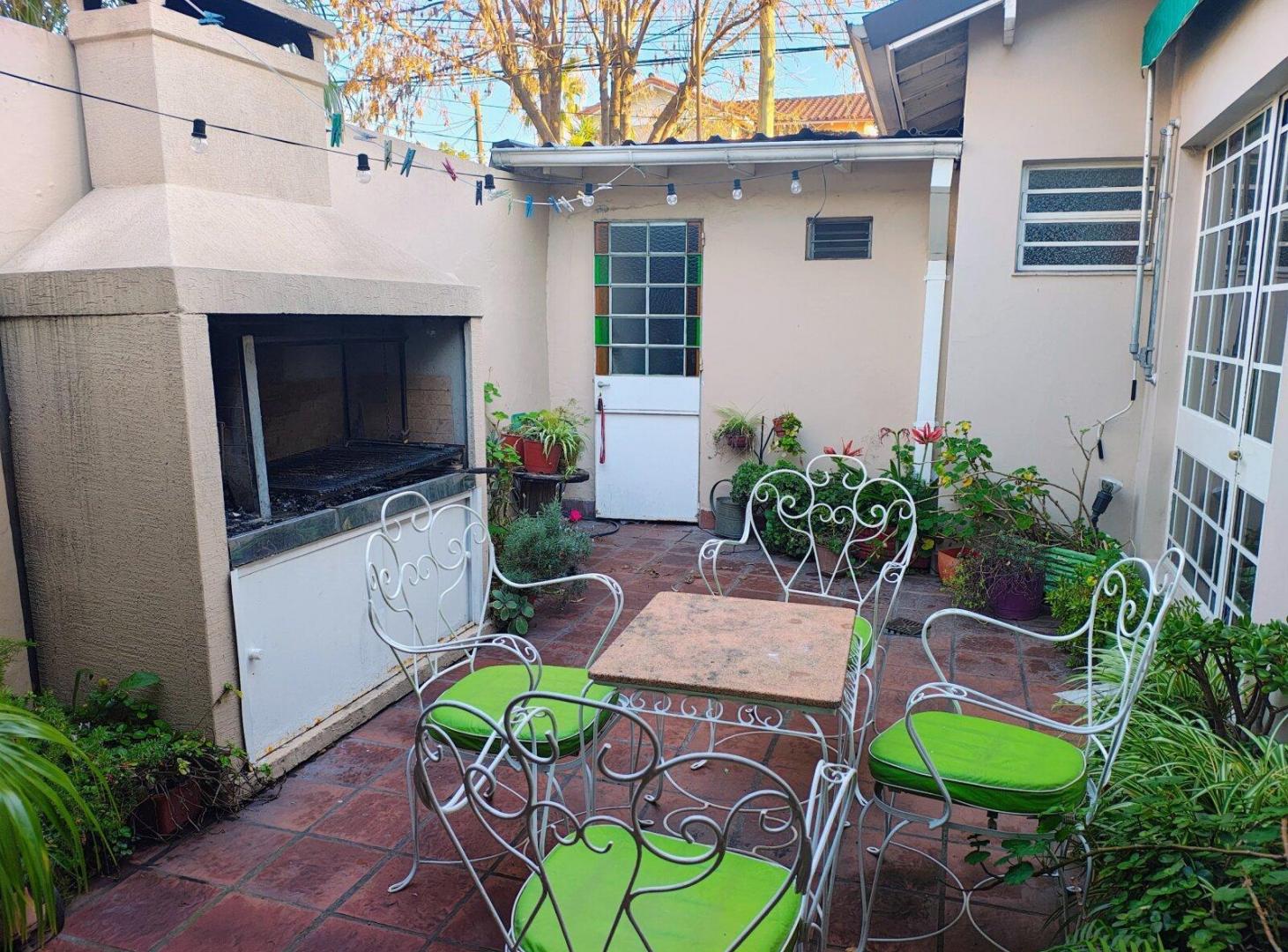 Foto de VENTA CASA 4 AMB VILLA BALLESTER. LOTE PROPIO Con Cochera, parrilla y, imagen 2