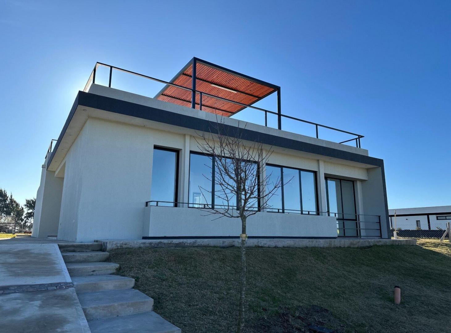 Foto de Venta Casa 5 amb a estrenar c/lote en altura, pileta, terraza - Bo, imagen 2