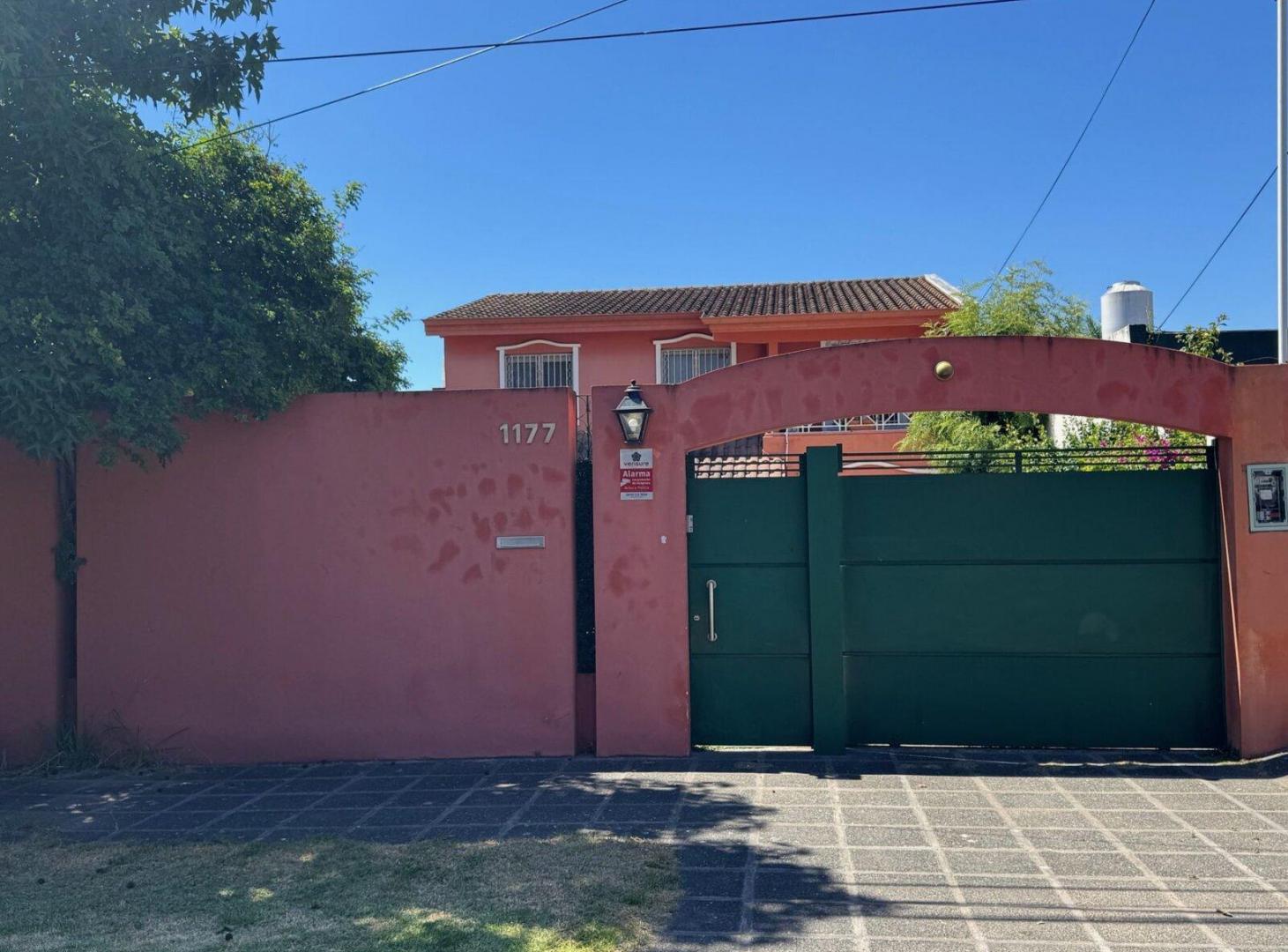Foto de Casa en venta 4 dorm., pileta, jardín Don Torcuato, imagen 4