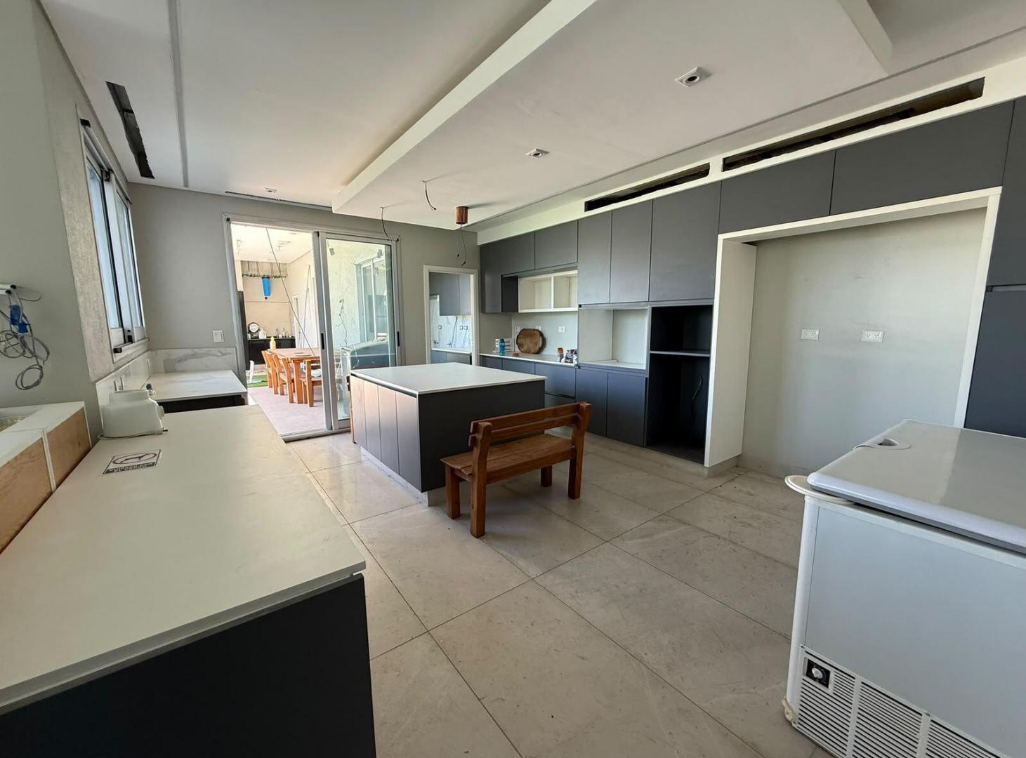 Foto de VENTA CASA 7 AMBIENTES CON PILETA A ESTRENAR EN PILAR BARRIO ABIERTO, imagen 2