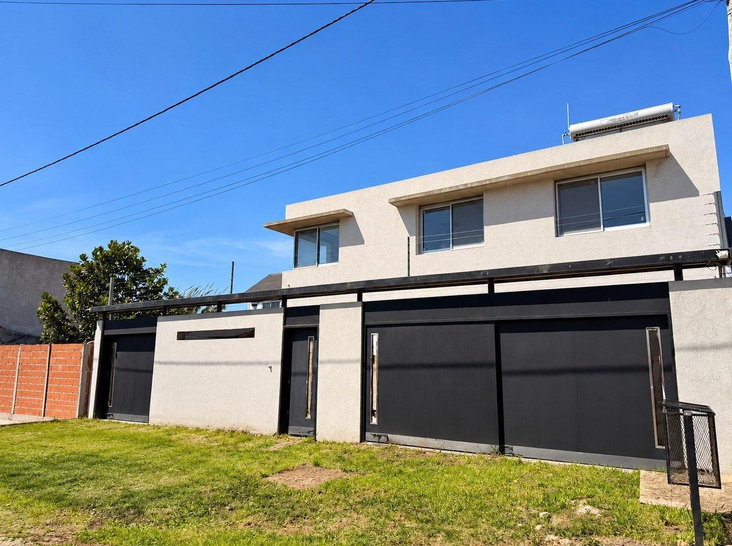 Foto de VENTA CASA 7 AMBIENTES CON PILETA A ESTRENAR EN PILAR BARRIO ABIERTO, imagen 1