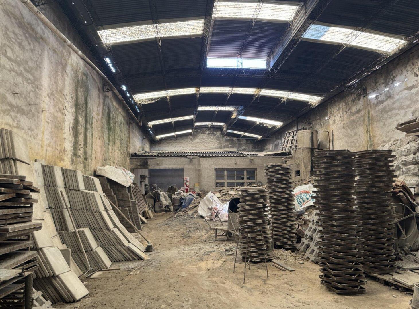 Foto de VENTA GALPON/DEPOSITO INDUSTRIAL LOCAL Y VIVIENDA, imagen 2