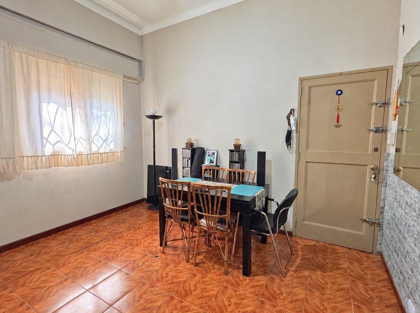 Foto de VENTA PH 2 AMBIENTES CON ESTUDIO Y PATIO EN P.B - ALMAGRO, imagen 4