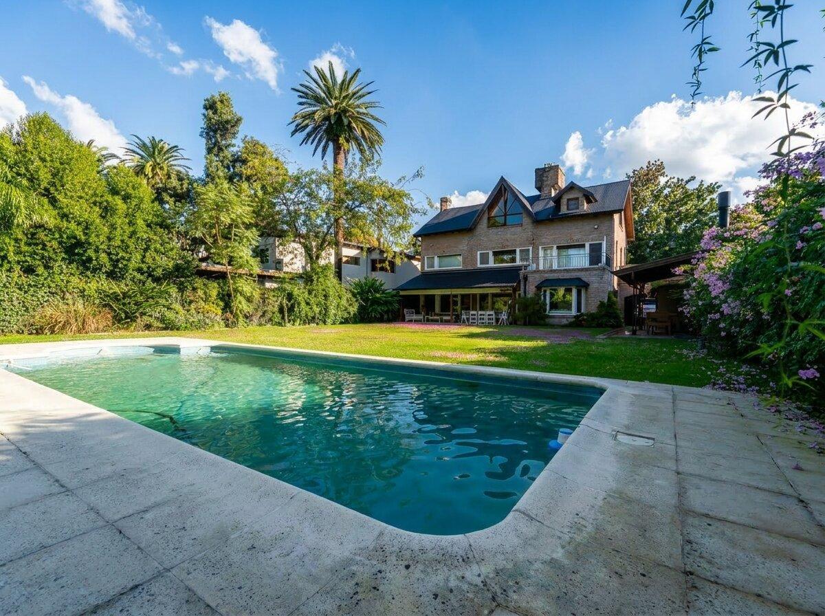 Foto de VENTA | CASA | LOMAS DE SAN ISIDRO | 5 AMB | GRAN PARQUE Y PILETA |, imagen 1