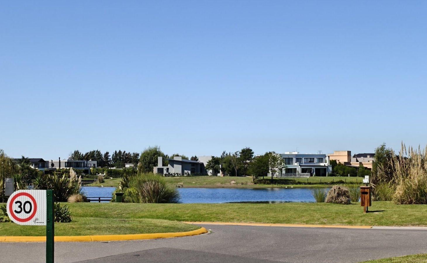 Foto de LOTE AL LAGO en barrio San Matias Área 5, imagen 4