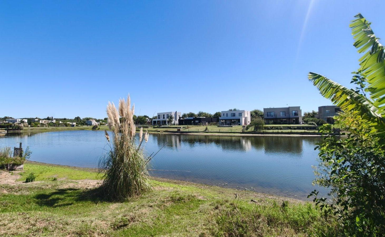 Foto de LOTE AL LAGO en barrio San Matias Área 5, imagen 3