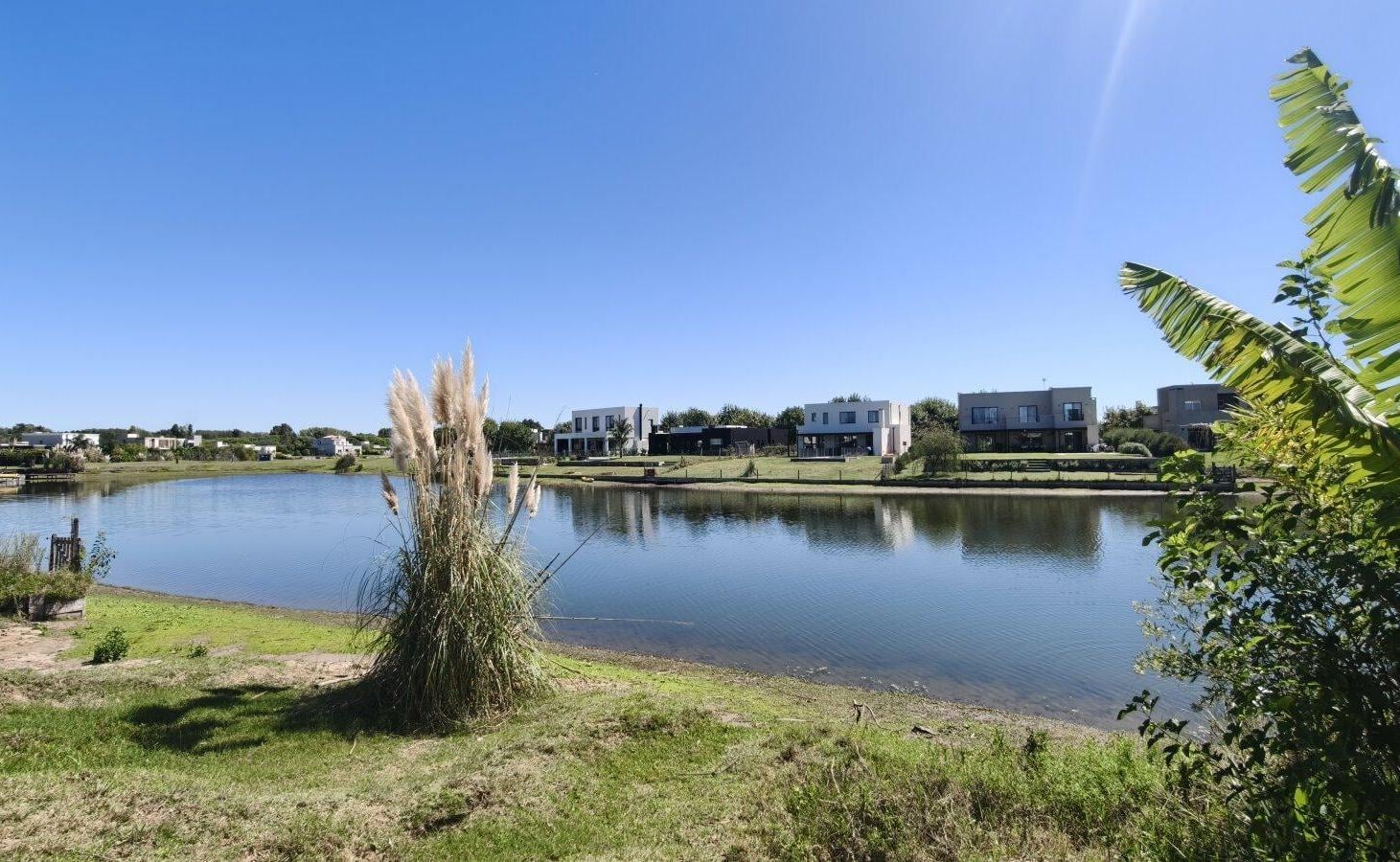 Foto de LOTE AL LAGO en barrio San Matias Área 5, imagen 1