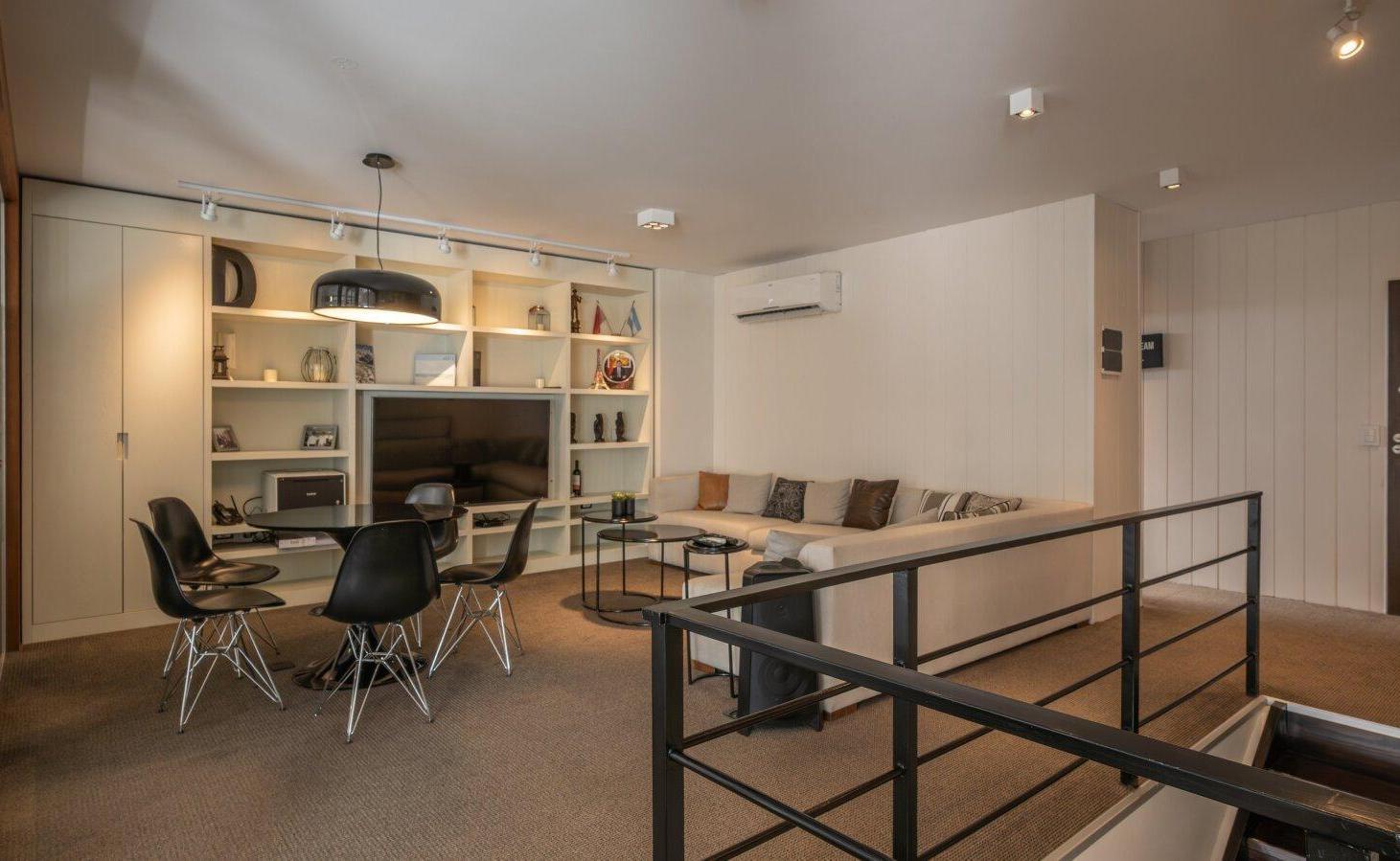 Foto de VENTA OFICINA TRIPLEX BAJO BELGRANO 6 AMBIENTES UNICA, imagen 3