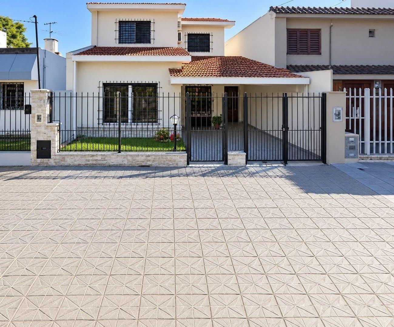 Foto de CASA MULTIFAMILIAR DE 2 PLANTAS CON JARDÍN Y COCHERA EN MUNRO, imagen 1