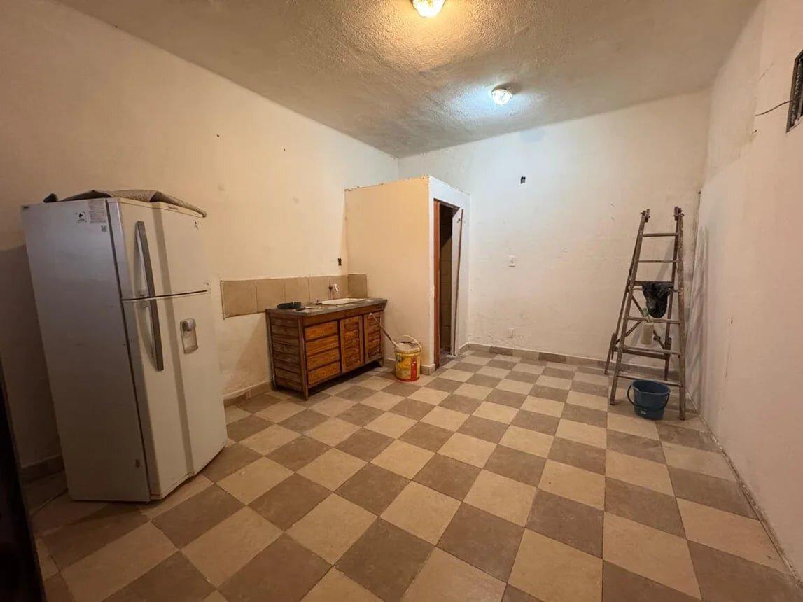 Foto de Casa con patio a refaccionar en lote propio, imagen 1