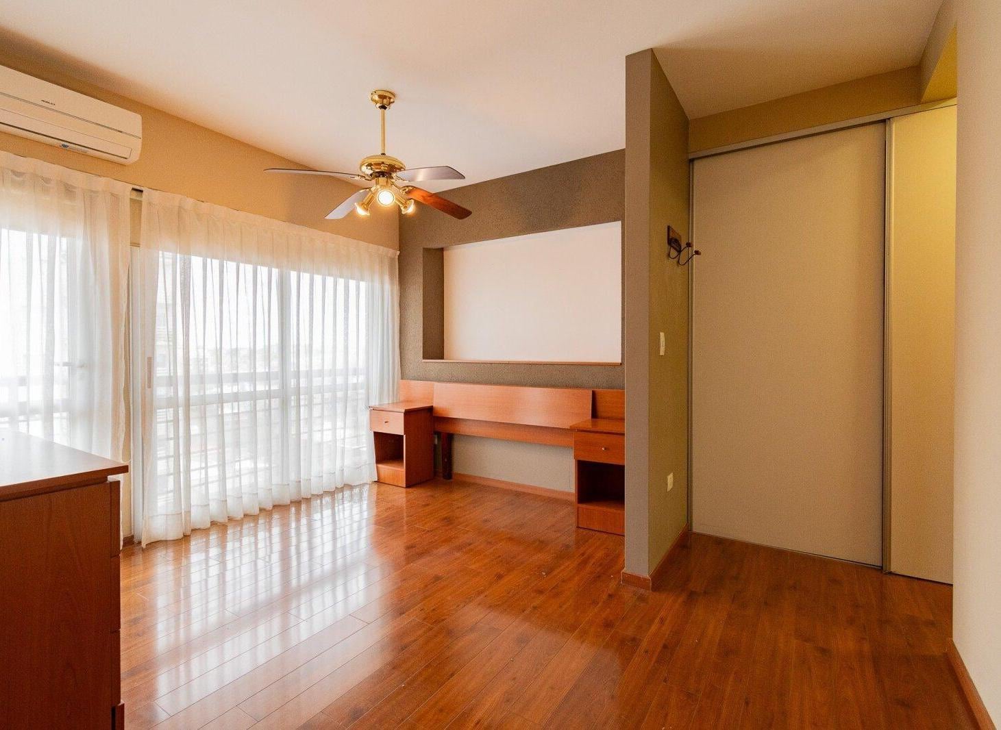 Foto de Venta depto 4 amb en duplex con cochera pileta y SUM en Flores, imagen 1