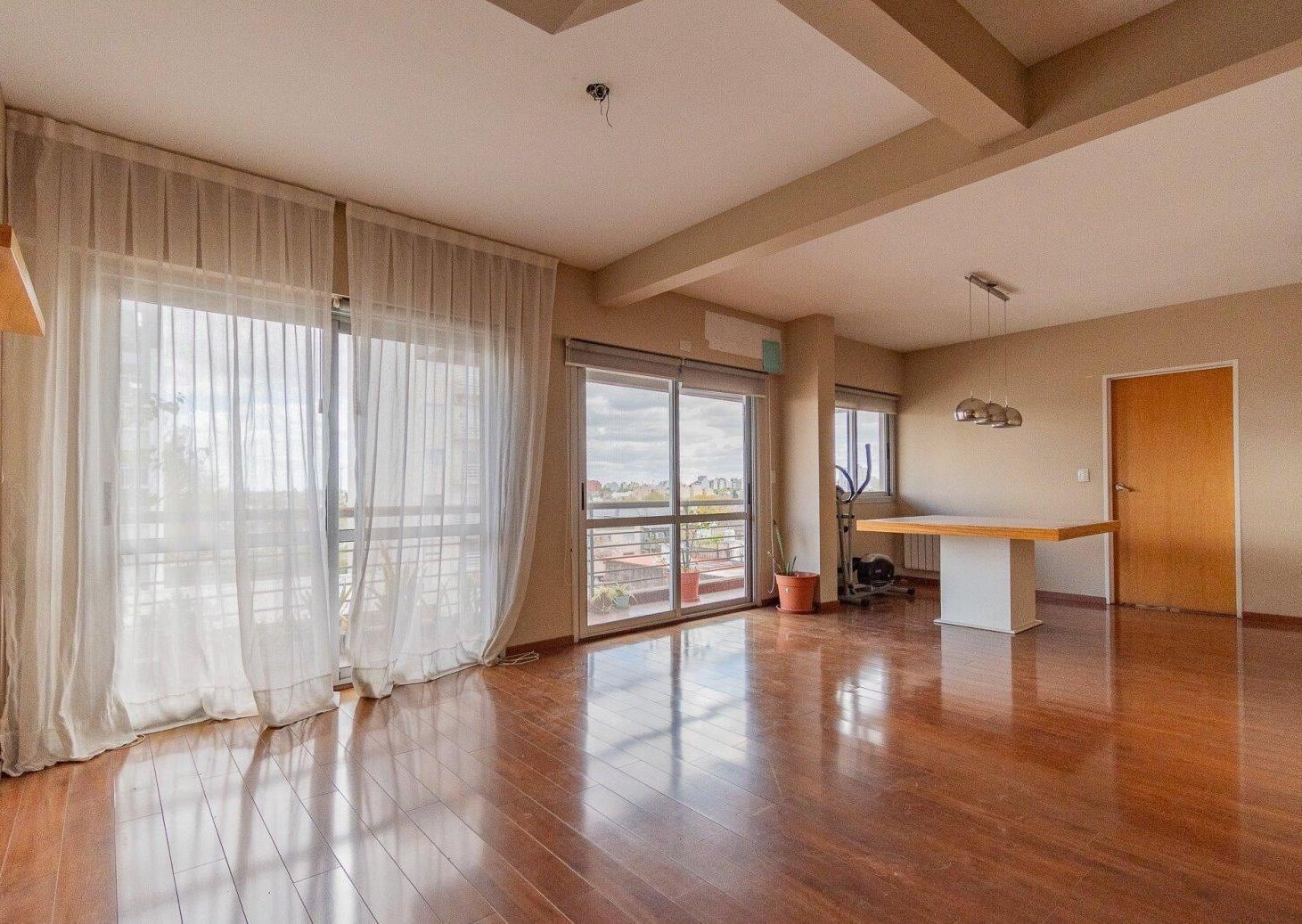 Foto de Venta depto 4 amb en duplex con cochera pileta y SUM en Flores, imagen 4