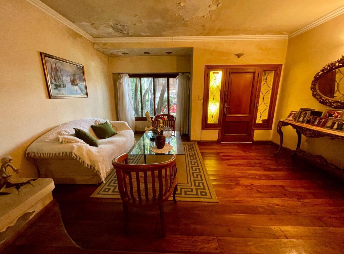 Foto de Venta de casa 7 ambientes en Olivos., imagen 2
