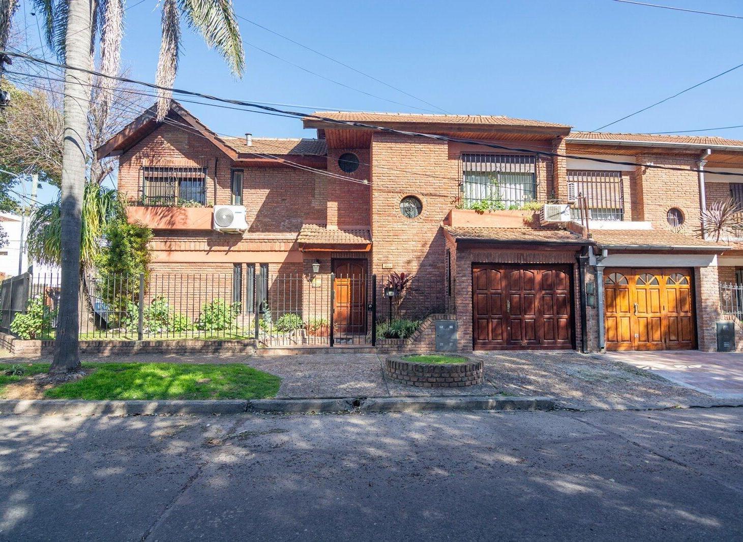 Foto de VENTA CASA 2 PLANTA JARDIN PILETA - 6 AMB - OLIVOS, imagen 1