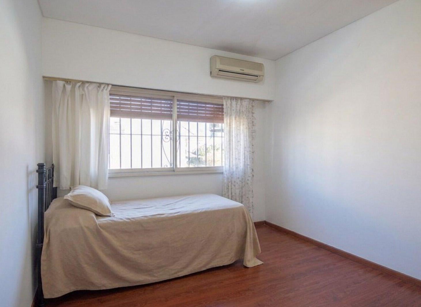 Foto de VENTA CASA 2 PLANTA JARDIN PILETA - 6 AMB - OLIVOS, imagen 4