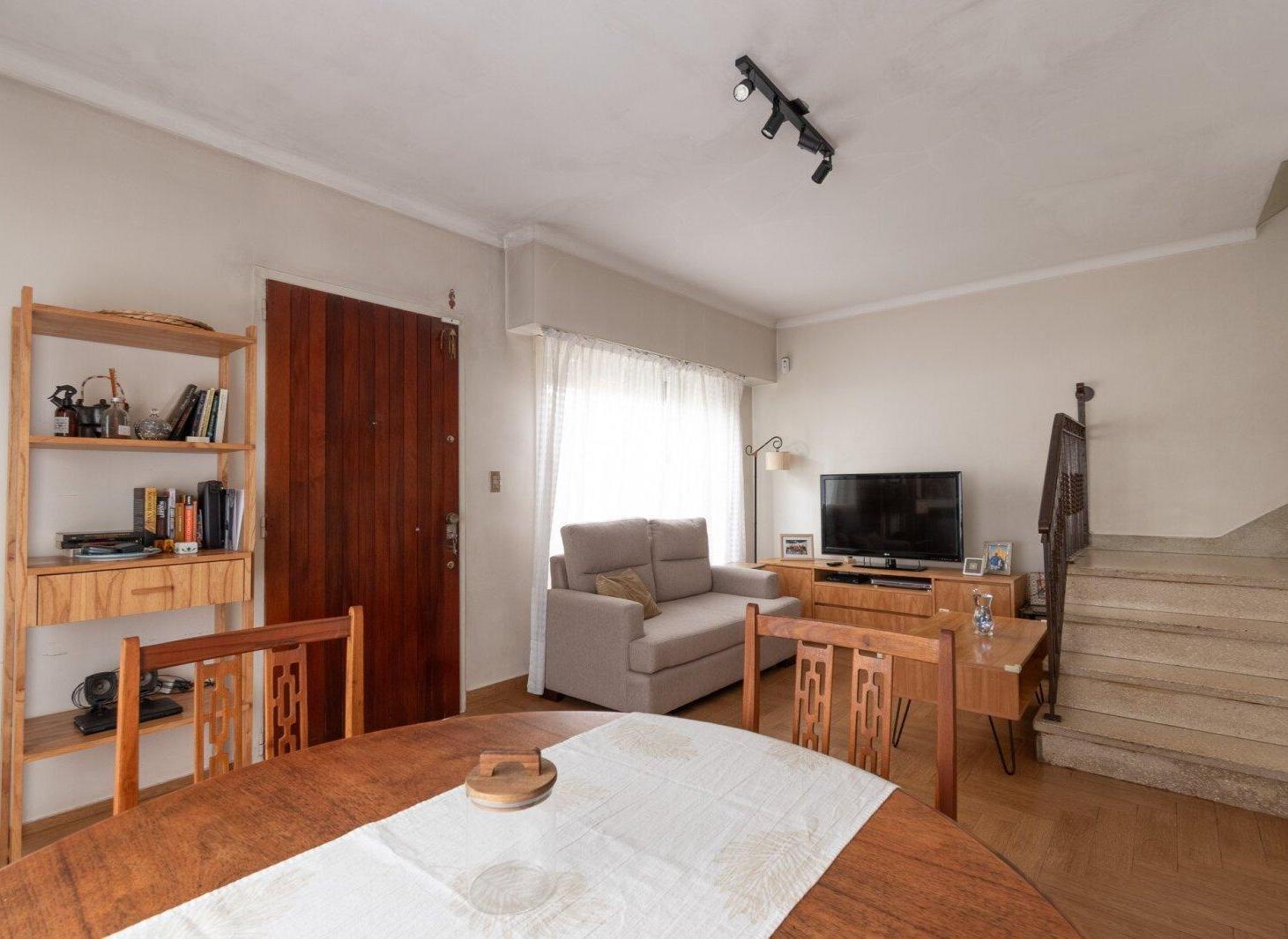 Foto de SE VENDE DUPLEX 5 AMB. 4 HAB. GARAGE. OLIVOS GOLF, imagen 4