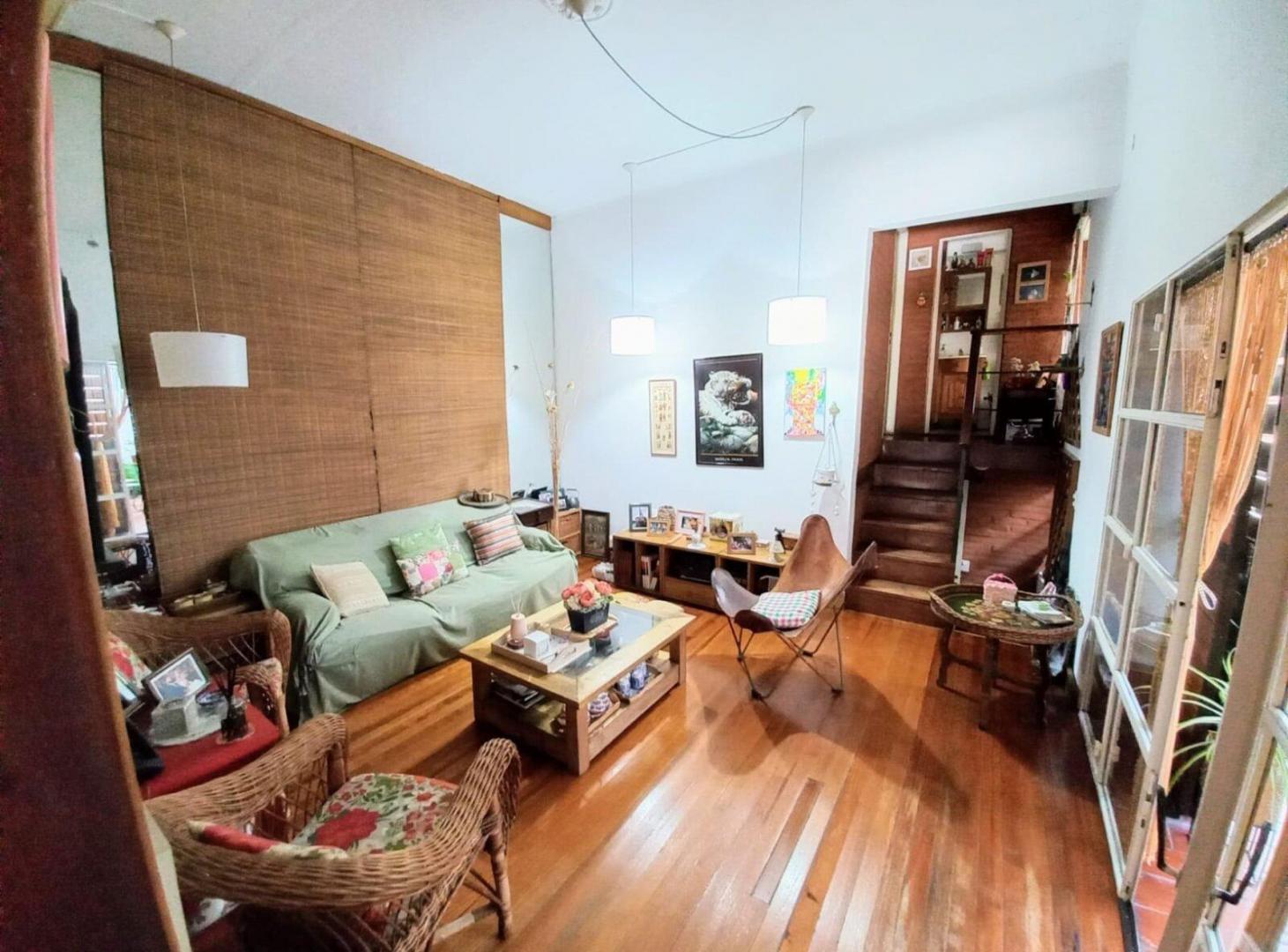 Foto de CASA 5 AMB JARDIN PILETA Y COCHERA - V. BALLESTER, imagen 2