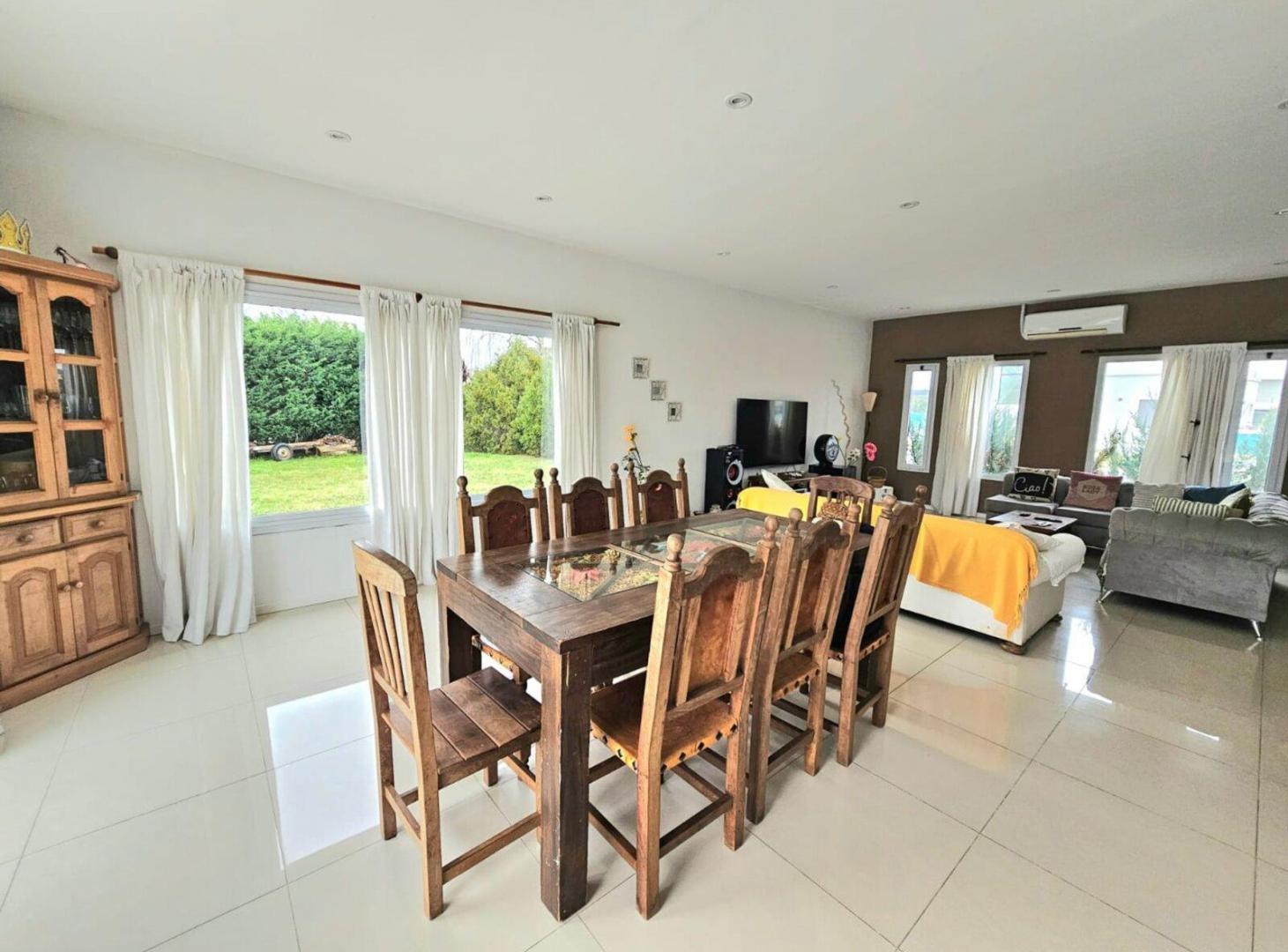 Foto de VENTA CASA 5 AMBIENTES CON JARDÍN Y PILETA - ESCOBAR, imagen 2