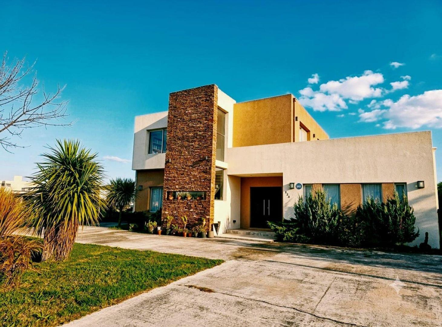 Foto de VENTA CASA 5 AMBIENTES CON JARDÍN Y PILETA - ESCOBAR, imagen 1