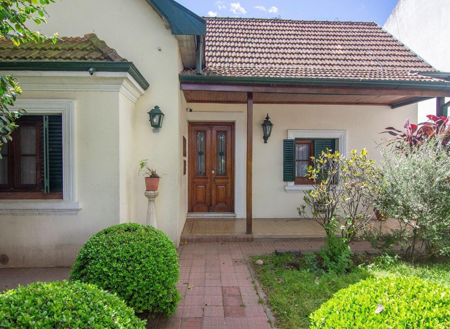 Foto de Venta Casa 4 ambientes c/cochera/quincho/parrilla/jardín - Florida, imagen 2