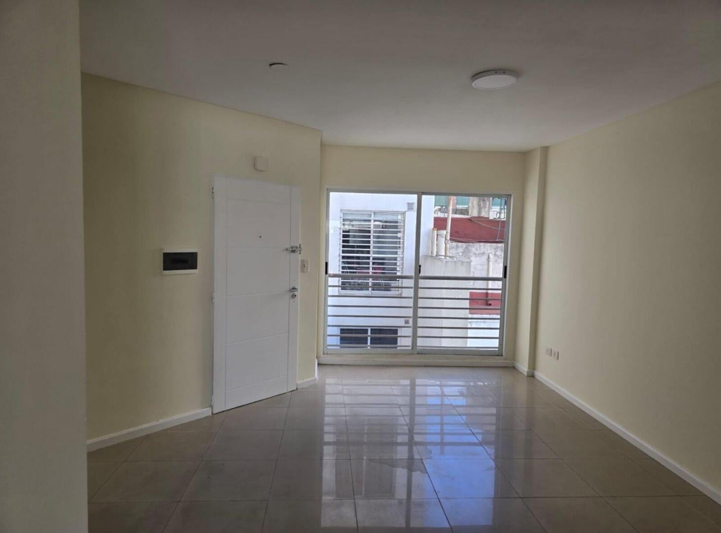 Foto de Venta monoambiente divisible en Parque Chacabuco, imagen 2