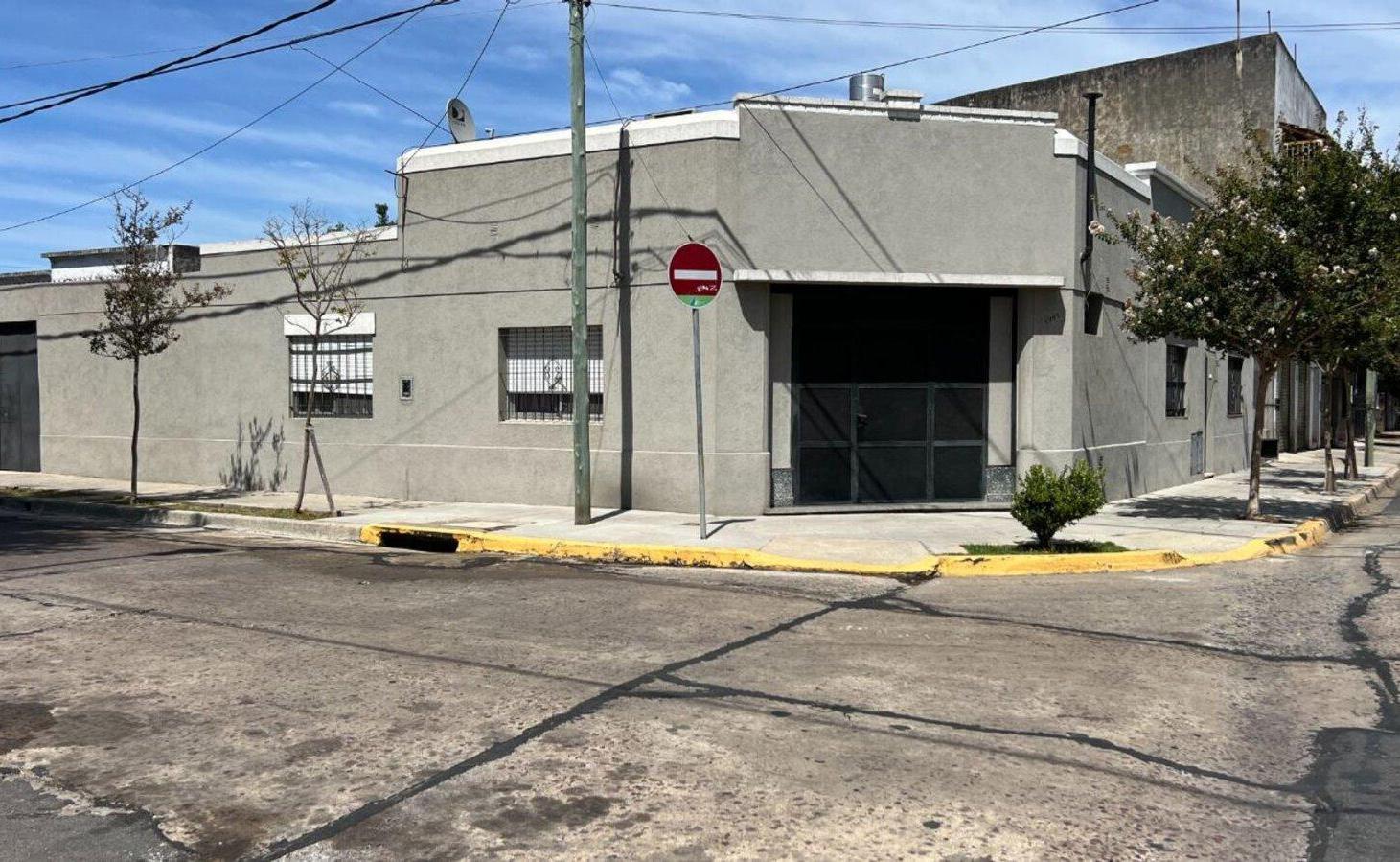 Foto de VENTA CASA Y 2 DEPTOS CON PILETA APTO CREDITO, imagen 1