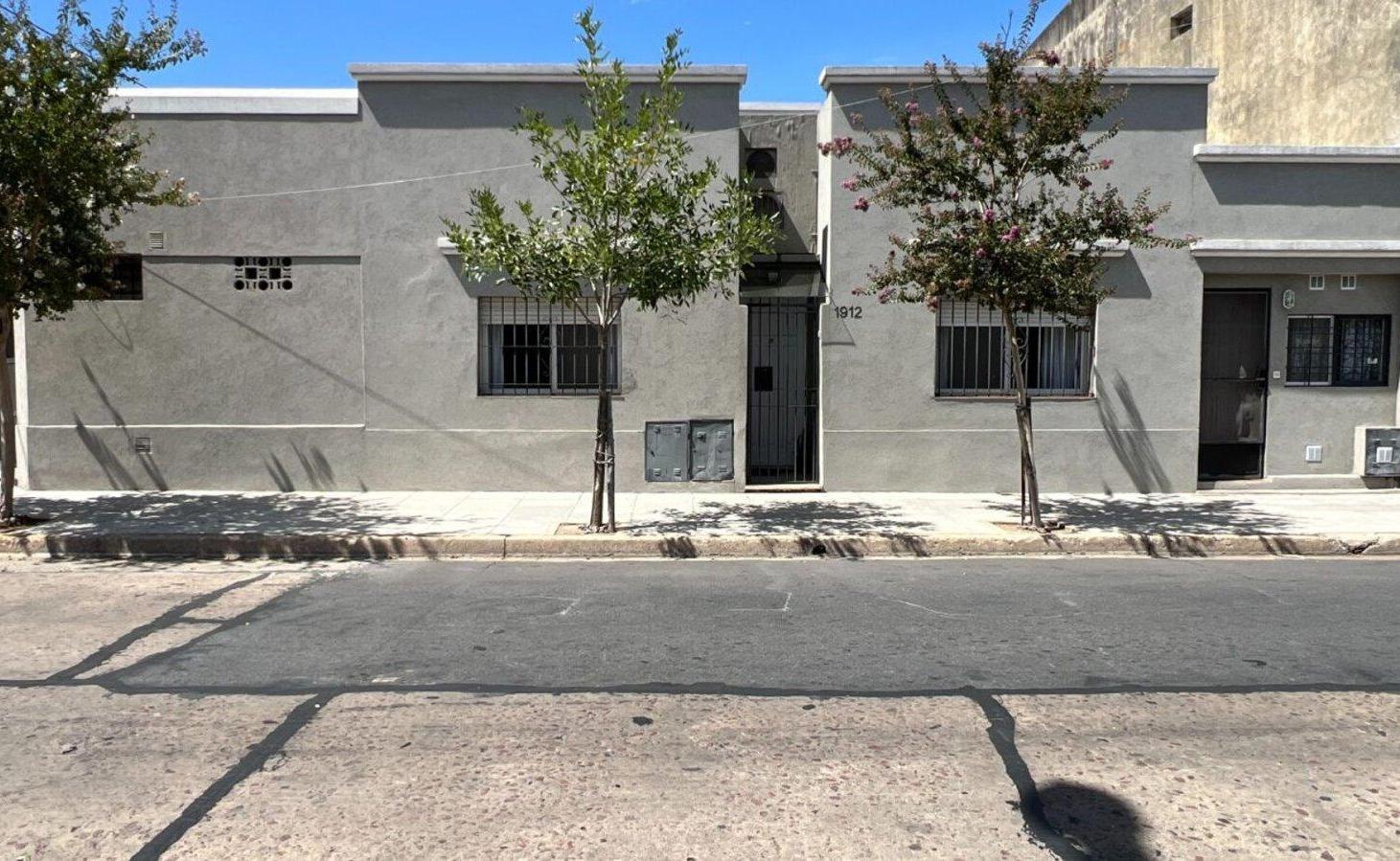 Foto de VENTA CASA Y 2 DEPTOS CON PILETA APTO CREDITO, imagen 2