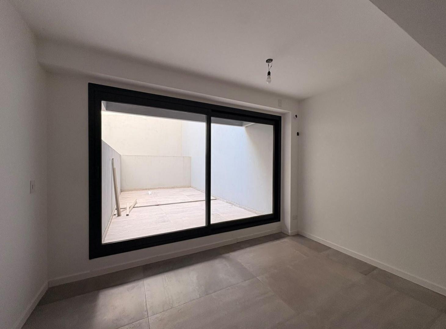 Foto de Venta departamento 2 ambientes con patio nuevo a estrenar Barrio Norte., imagen 2