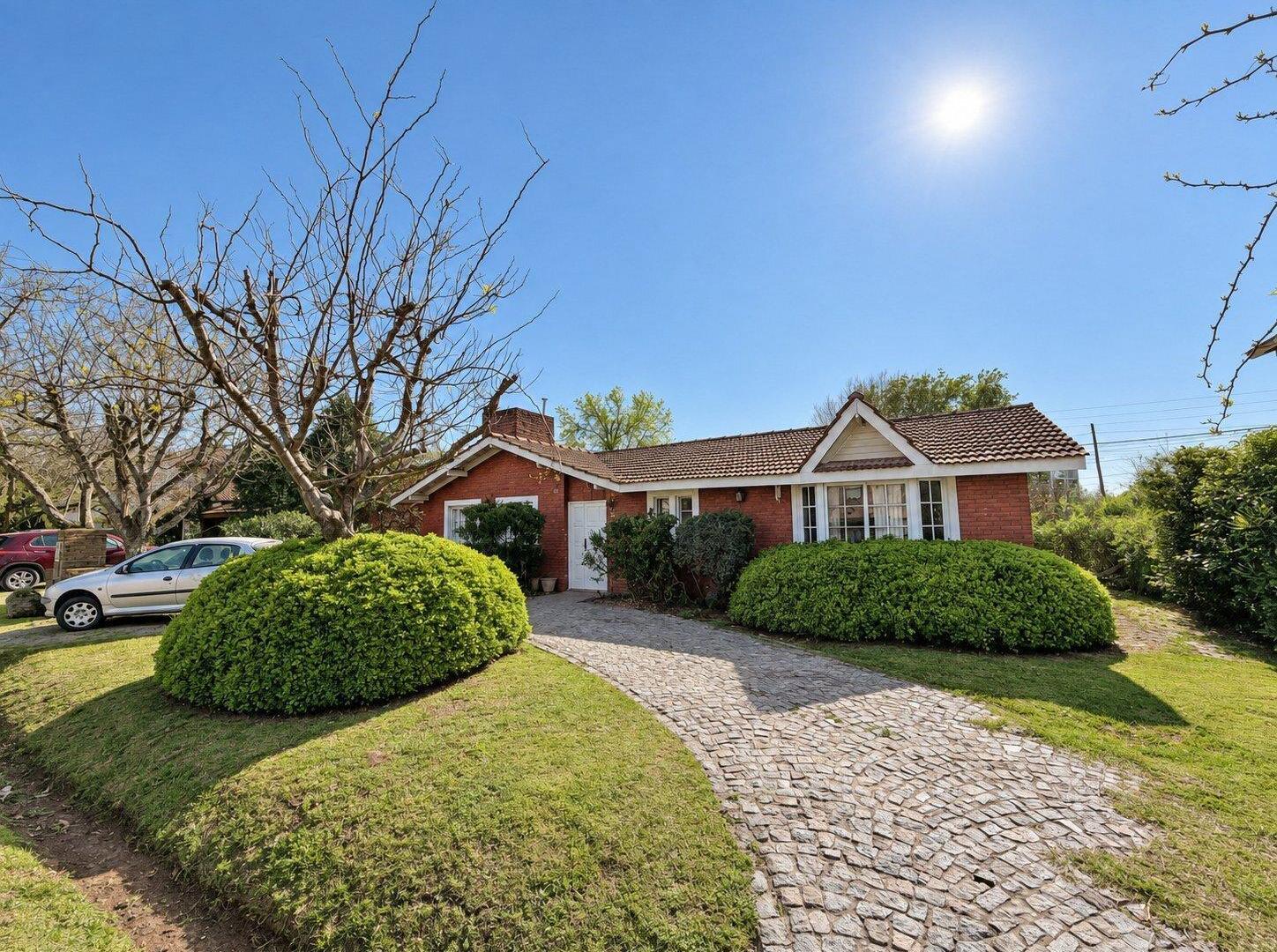 Foto de VENTA CASA - PILETA - CLUB DE CAMPO PUEYRREDÓN, imagen 1