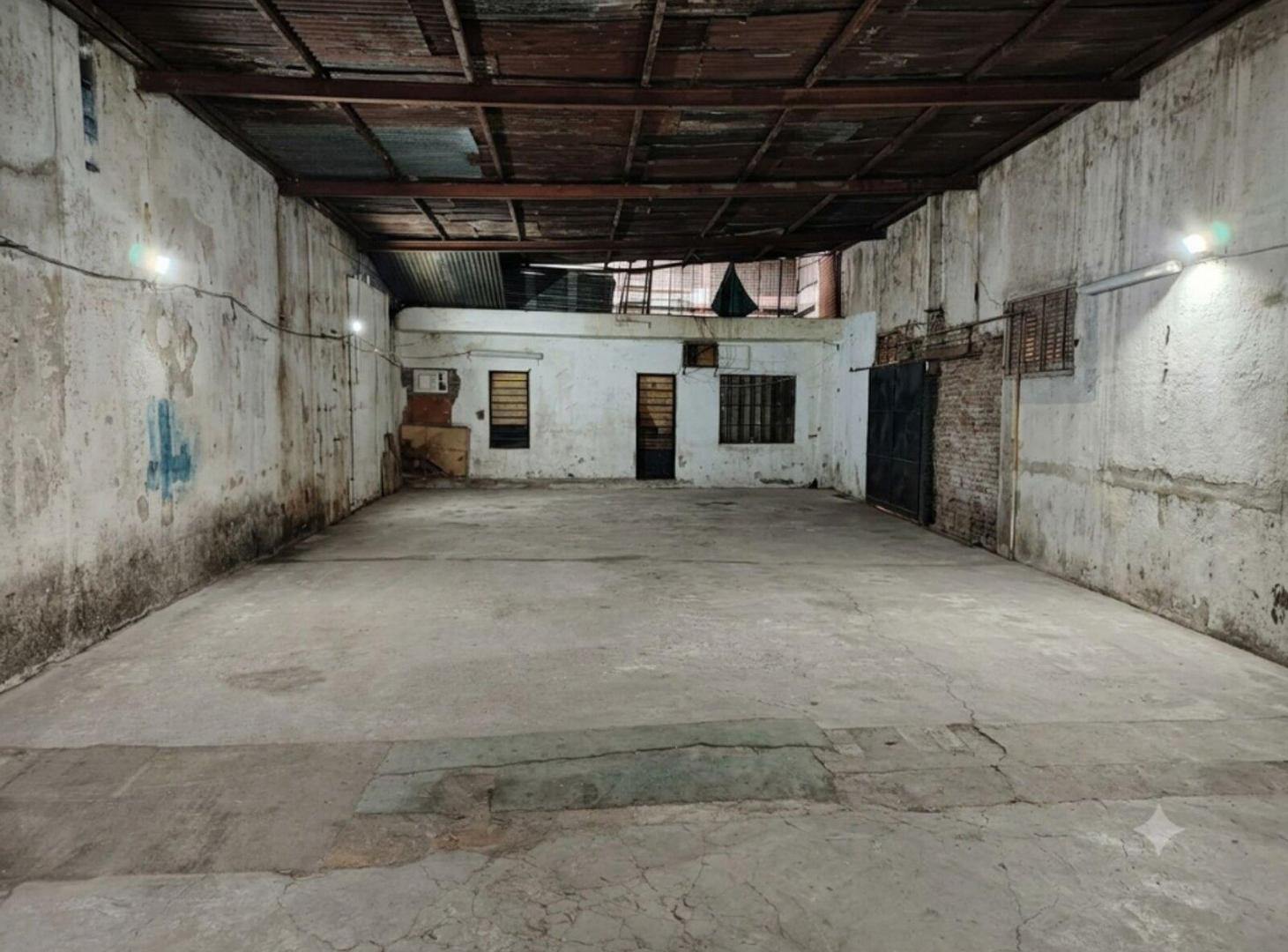 Foto de Venta Galpón en Pompeya con vivienda u oficina., imagen 1