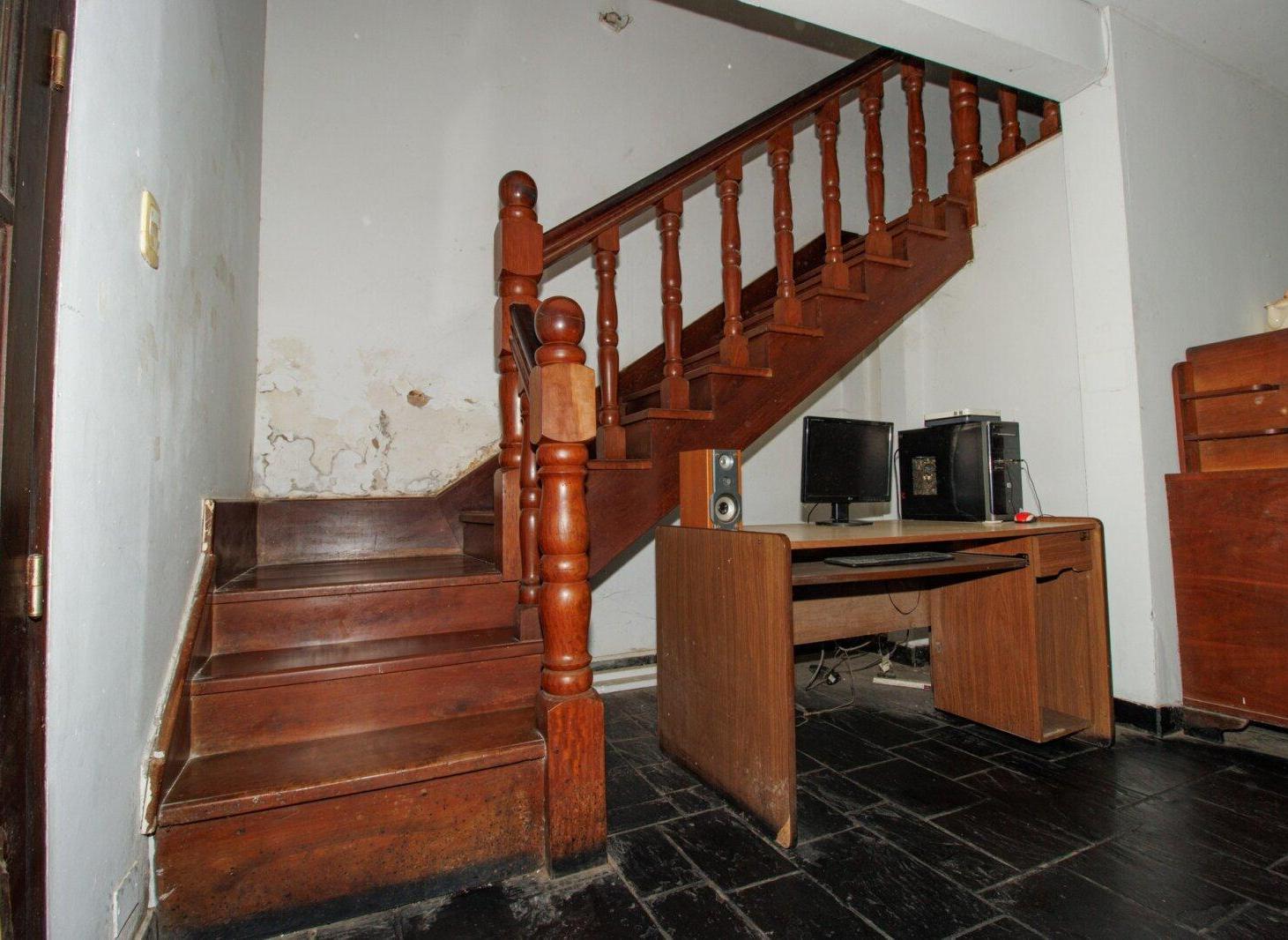 Foto de VENTA CASA 4 AMB. PILETA-JARDIN-COCHERA, imagen 2