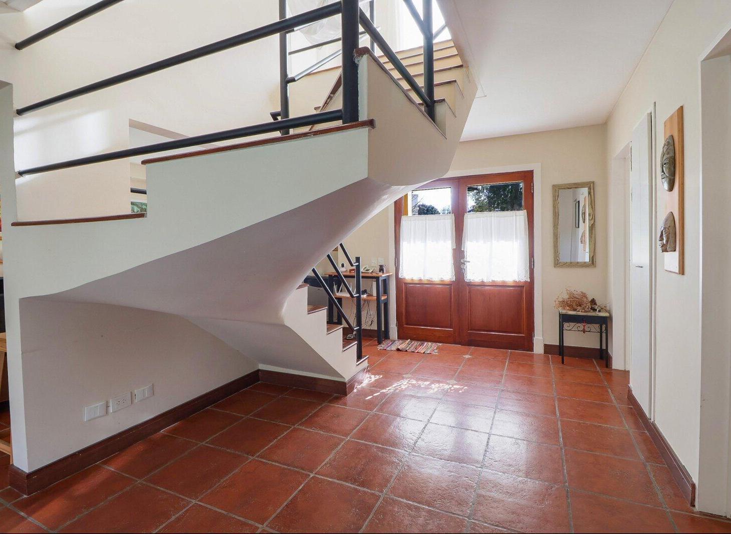 Foto de Venta Casa 5 ambientes con parrilla y pileta en el privilegiado barrio, imagen 5