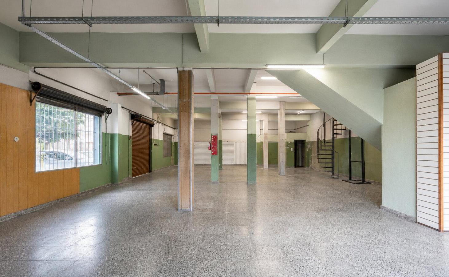 Foto de LOCAL ESQUINA COMERCIAL SOBRE AV. ILLIA | 367 m² Cubiertos | Local +, imagen 5