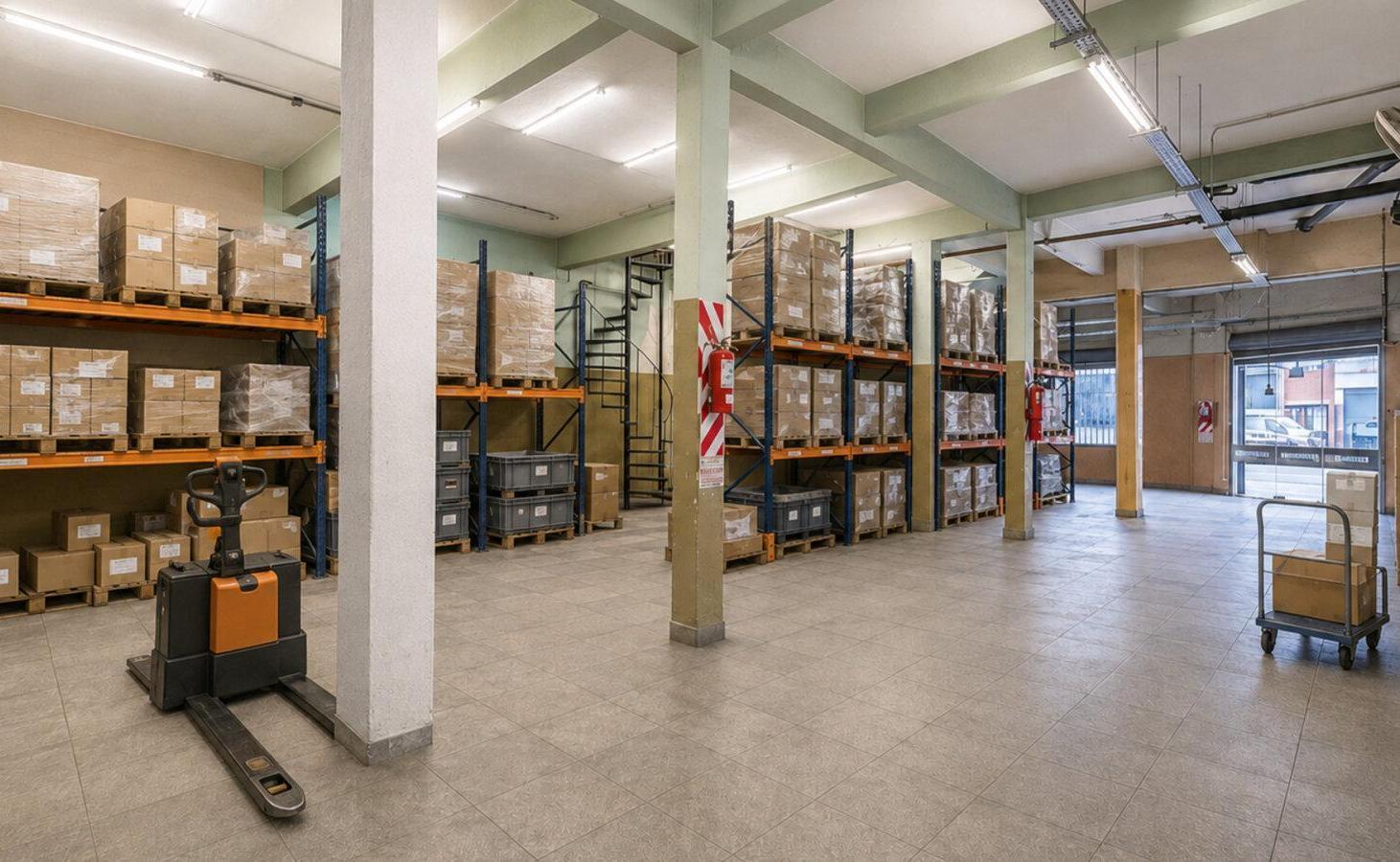 Foto de LOCAL ESQUINA COMERCIAL SOBRE AV. ILLIA | 367 m² Cubiertos | Local +, imagen 4