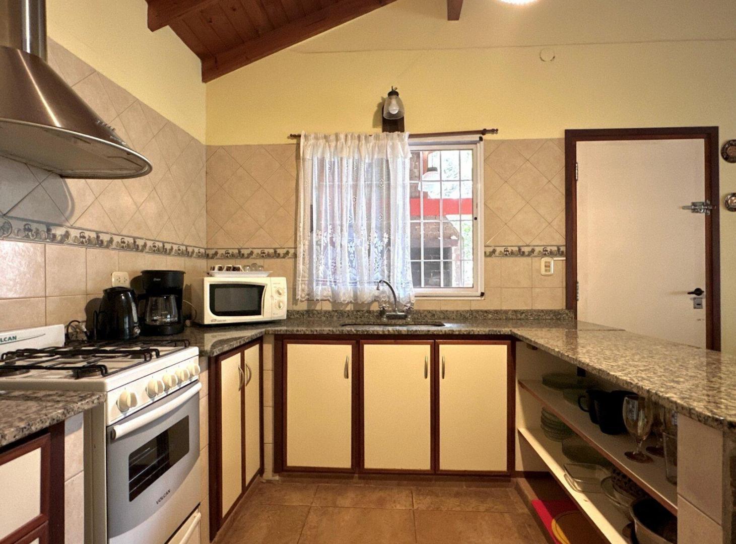 Foto de Venta casa 3 amb en Aguas Verdes con parque y galería, imagen 4