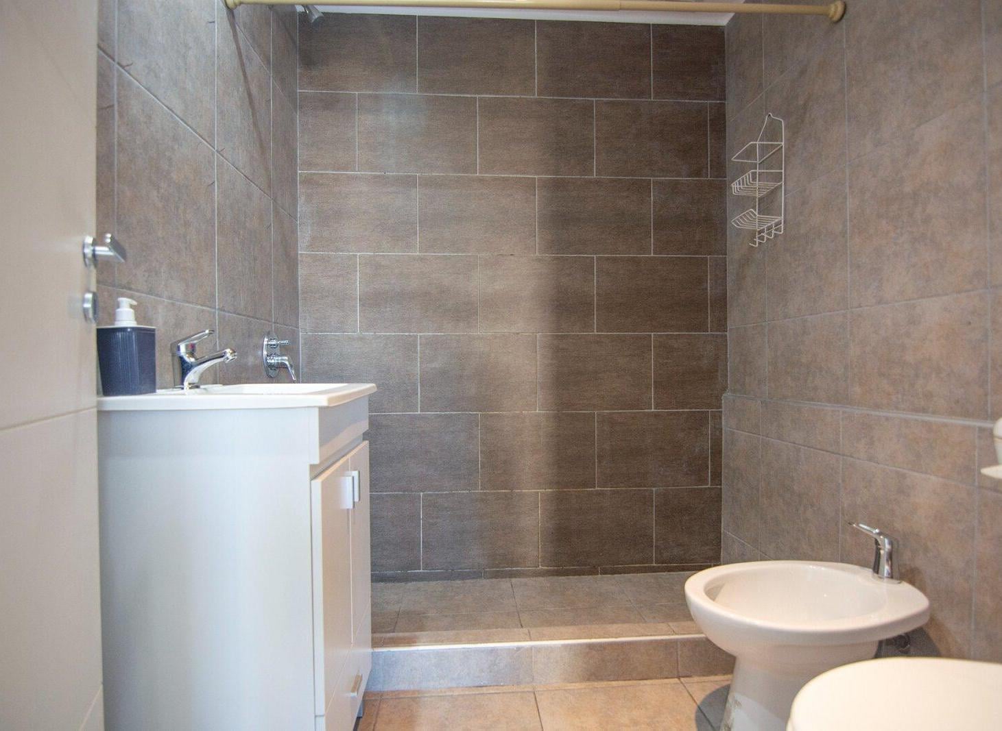 Foto de VENTA DE AMPLIO MONOAMBIENTE EN VILLA DEL PARQUE | SUPER LUMINOSO, imagen 4