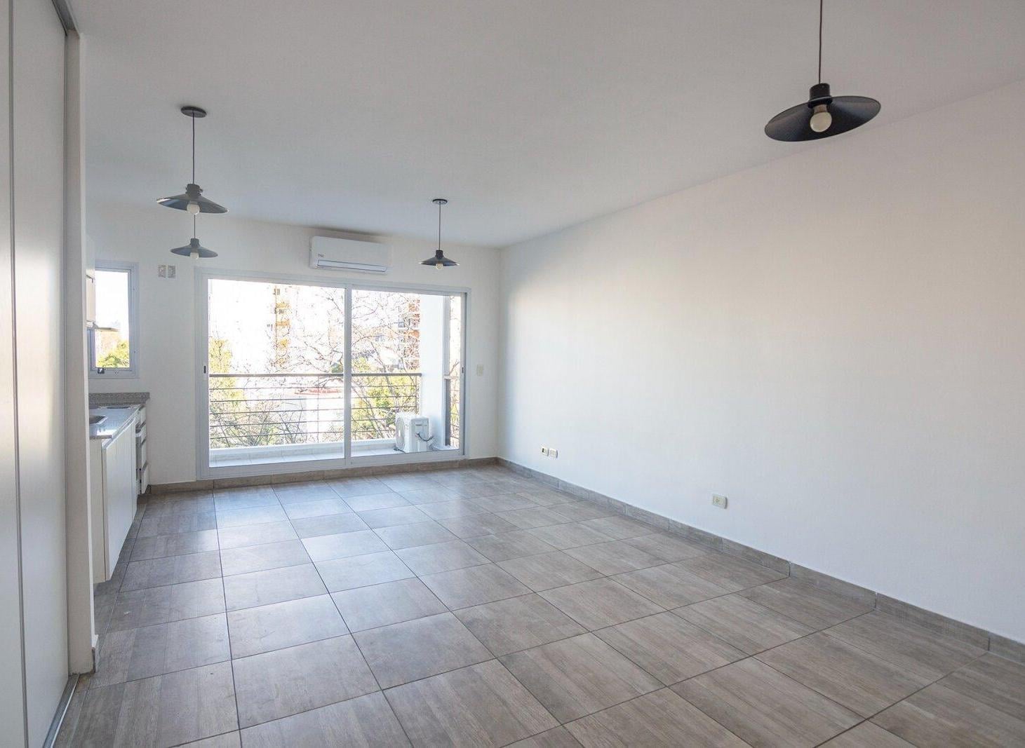 Foto de VENTA DE AMPLIO MONOAMBIENTE EN VILLA DEL PARQUE | SUPER LUMINOSO, imagen 3