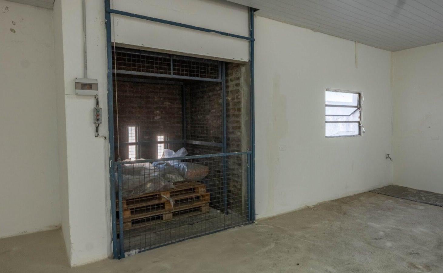 Foto de Venta Galpón Depósito 331m2 Con Casa Lomas Del Mirador, imagen 3