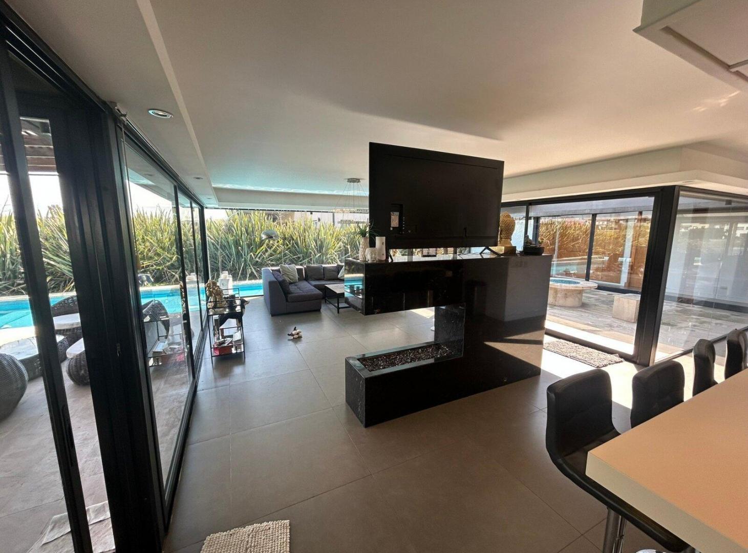 Foto de Venta | Casa con costa de Laguna | Suite + 2 Dorm. | Escrit. o 4°dorm, imagen 3