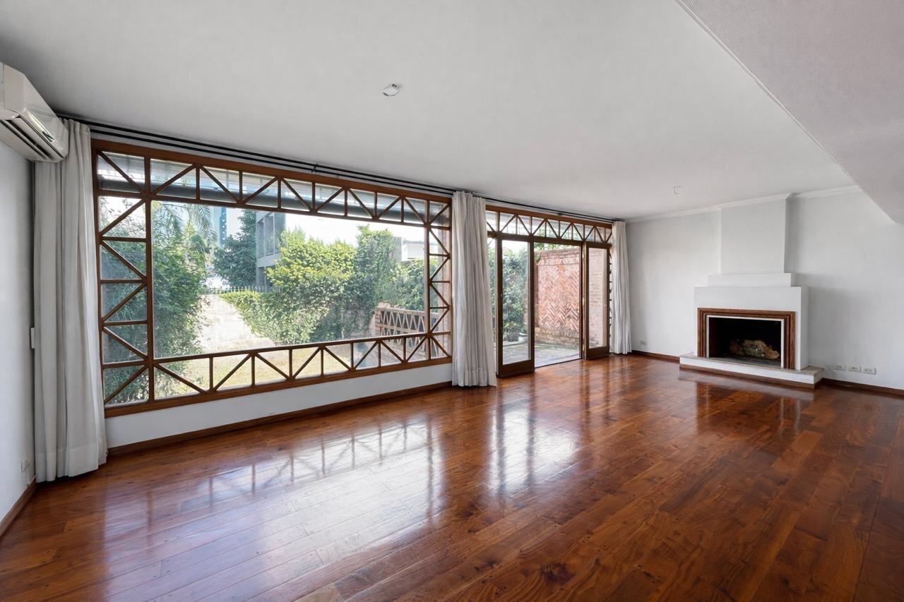Foto de Casa de categoría 7 ambientes con jardín, playroom y cocheras | Las, imagen 4