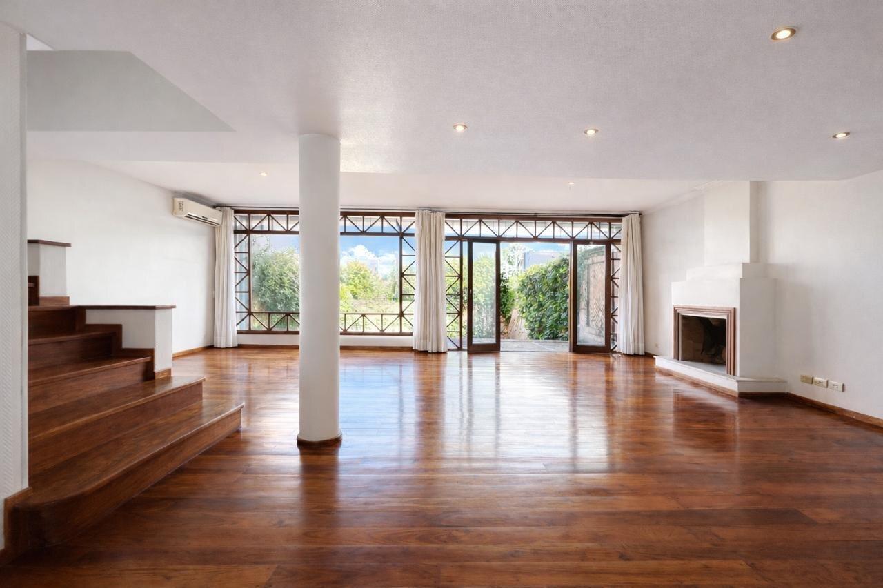 Foto de Casa de categoría 7 ambientes con jardín, playroom y cocheras | Las, imagen 2