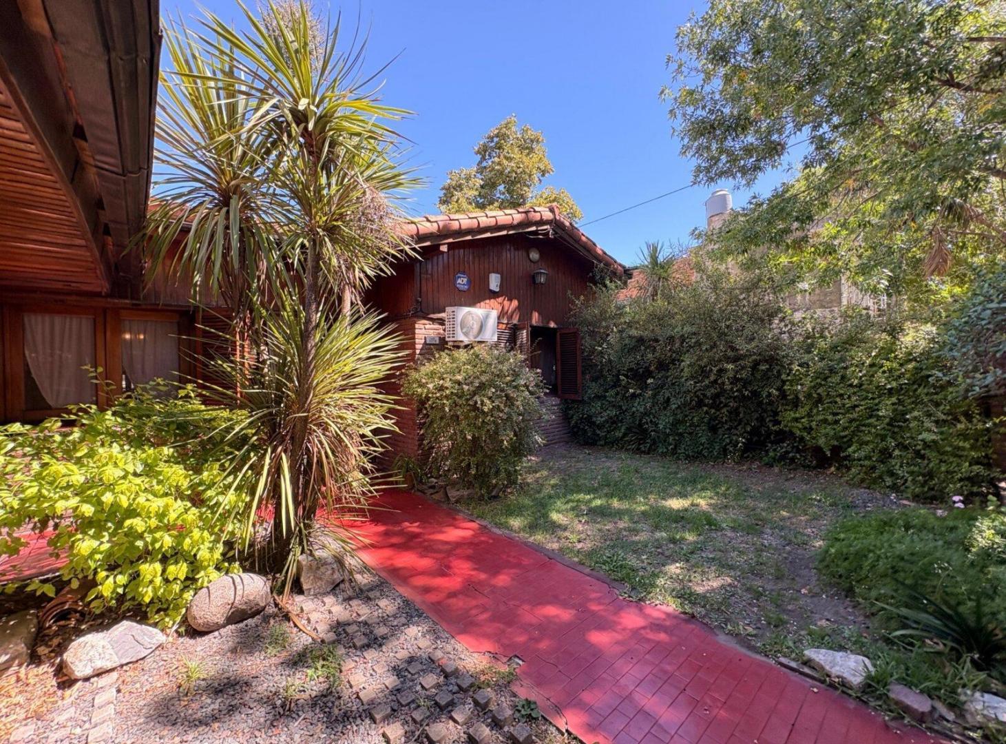 Foto de VENTA CASA CON PILETA CASTELAR NORTE, imagen 3