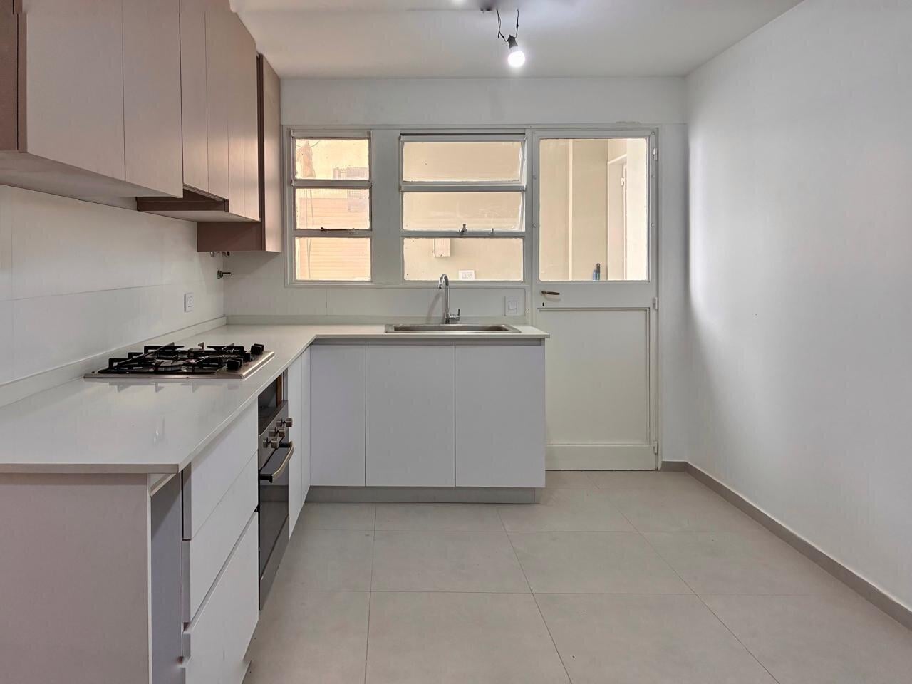 Foto de VENTA DEPTO. EN CABALLITO -4 AMB. RECICLADO C/ BALCON AL FRENTE, imagen 3