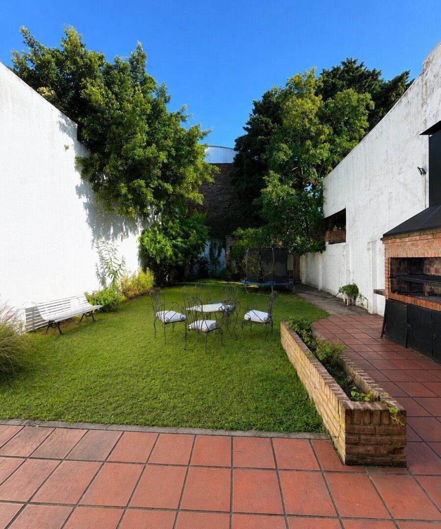 Foto de VENTA | CASA | OLIVOS | 4 DORMITORIOS Y PLAYROOM. JARDIN De 180m2, imagen 4