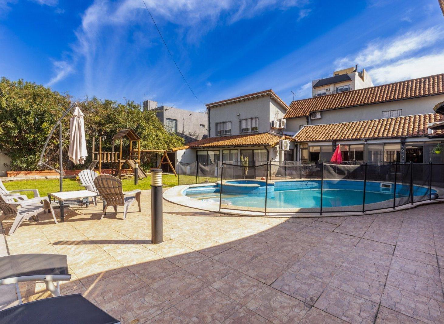 Foto de VENTA - Imponente Casa 6 amb Ramos Mejía (quincho pileta parque + 2da, imagen 5