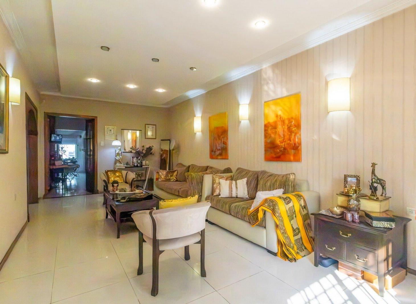 Foto de VENTA - Imponente Casa 6 amb Ramos Mejía (quincho pileta parque + 2da, imagen 2