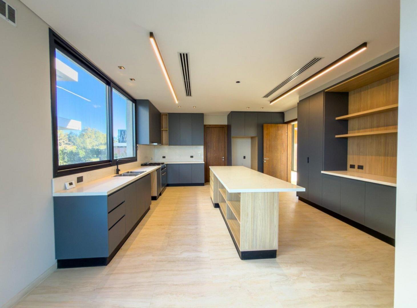 Foto de VENTA CASA 7 AMB. EN EL YACHT CON AMARRA PROPIA, imagen 2