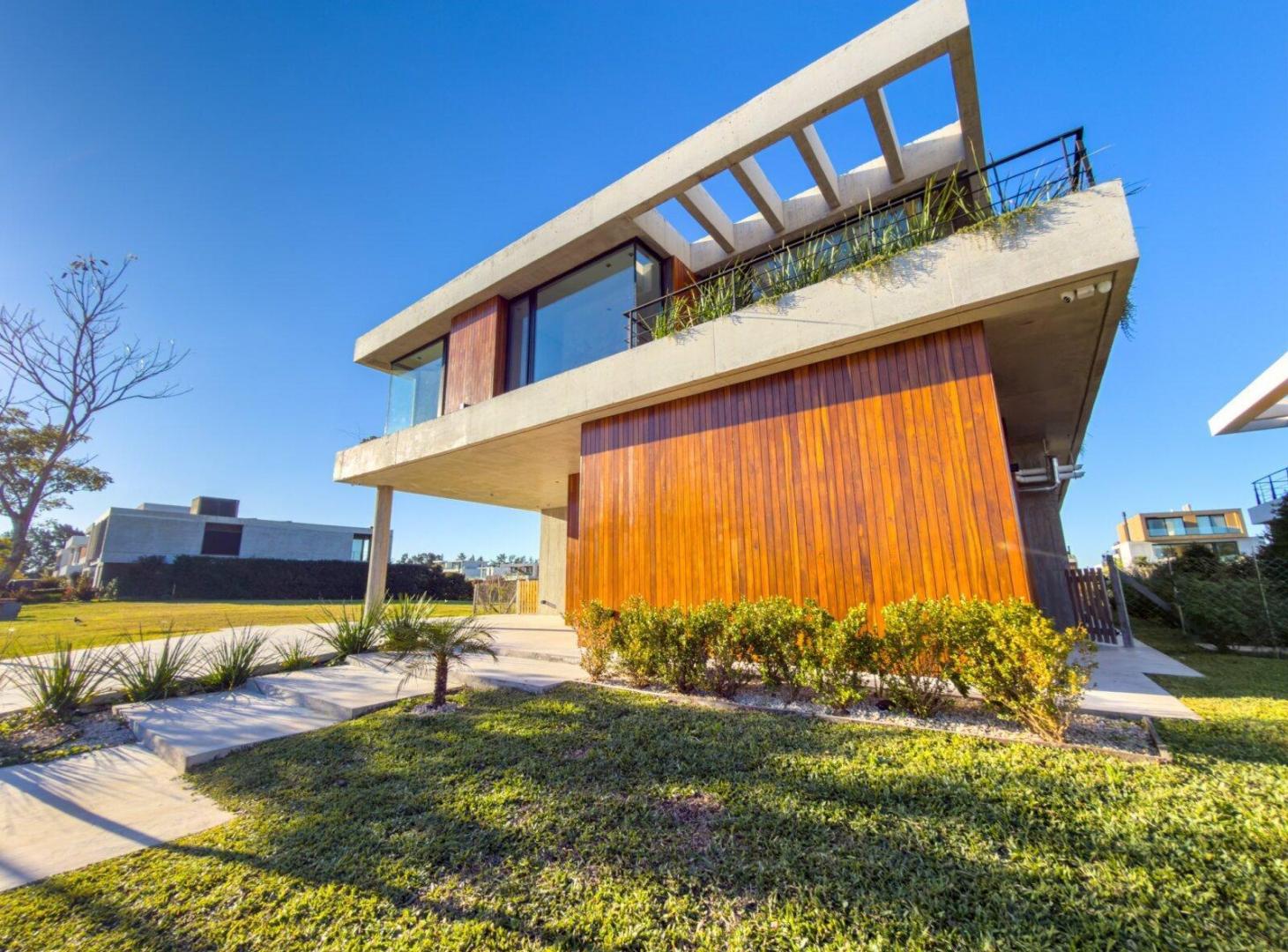 Foto de VENTA CASA 7 AMB. EN EL YACHT CON AMARRA PROPIA, imagen 1